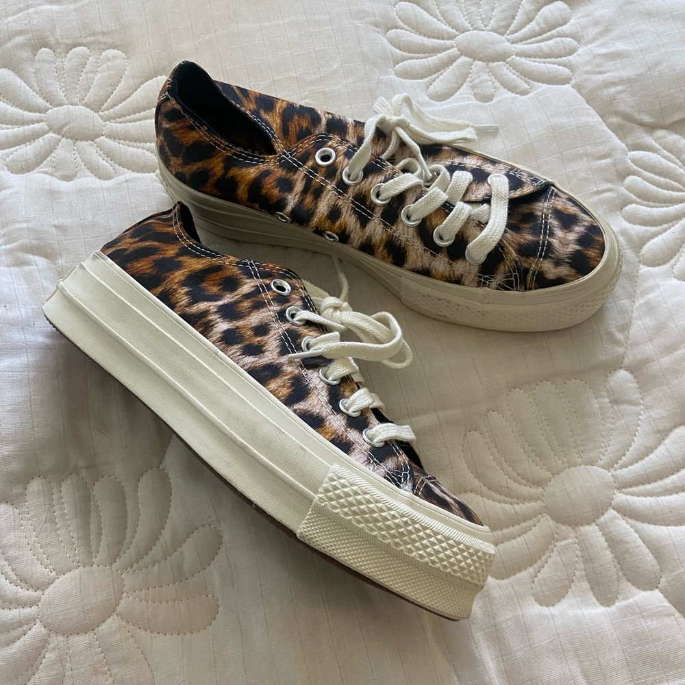 Never worn platform converse!